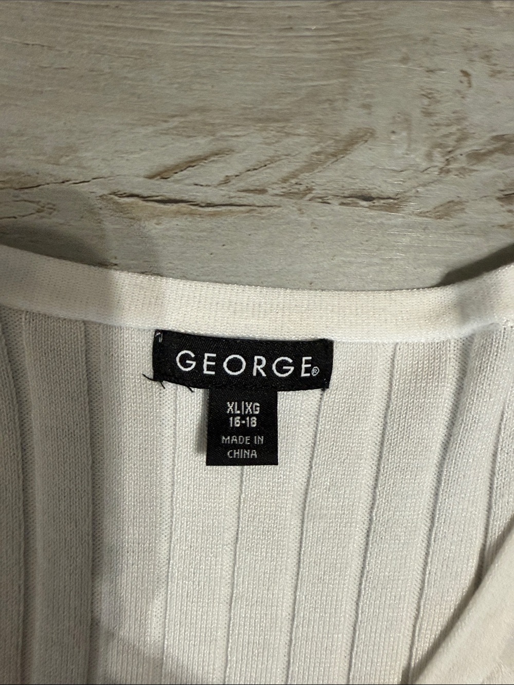 George White Ribbed V-Neck Short Sleeve Top - Picture 4 of 5